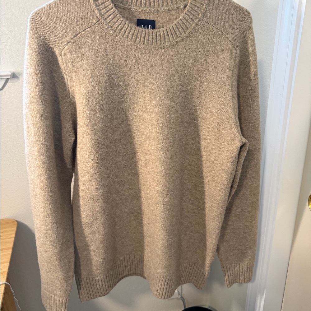 GAP Men's Beige Crewneck Sweater